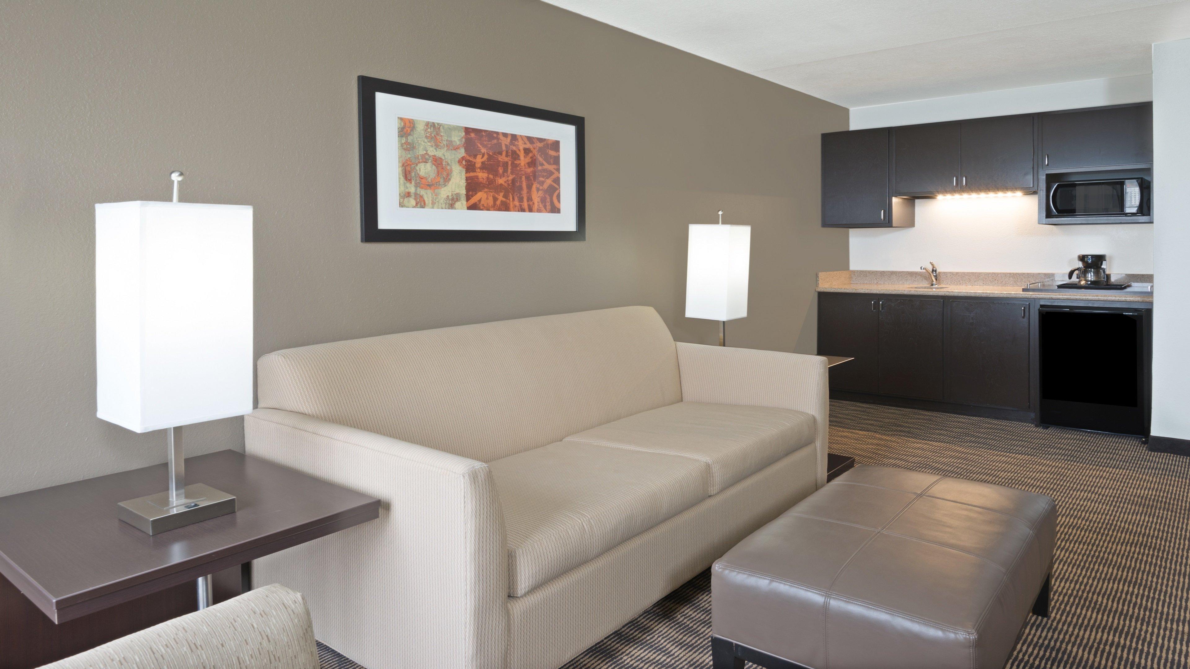 Holiday Inn Express Hotel & Suites Colby By Ihg Экстерьер фото