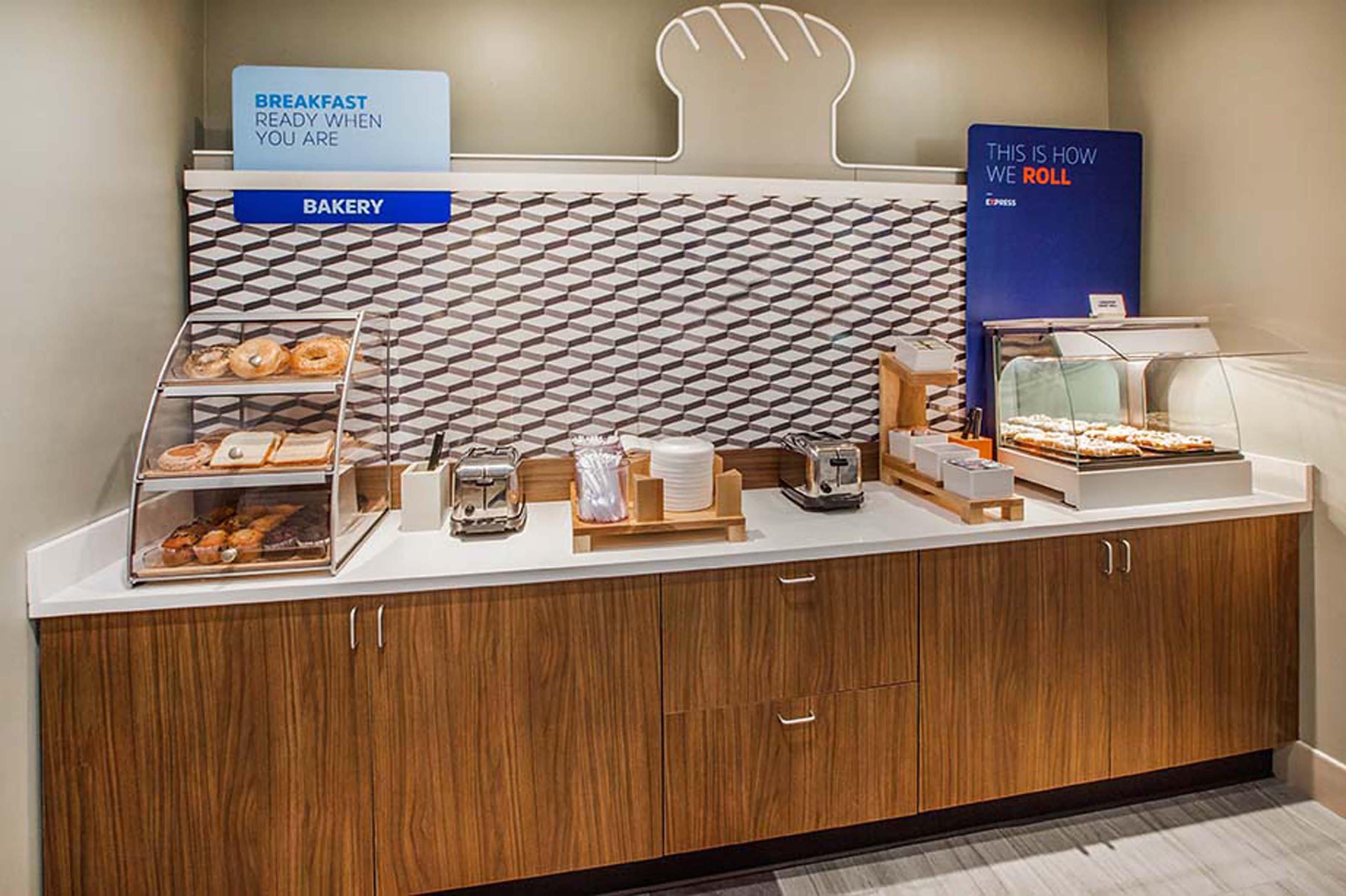 Holiday Inn Express Hotel & Suites Colby By Ihg Экстерьер фото
