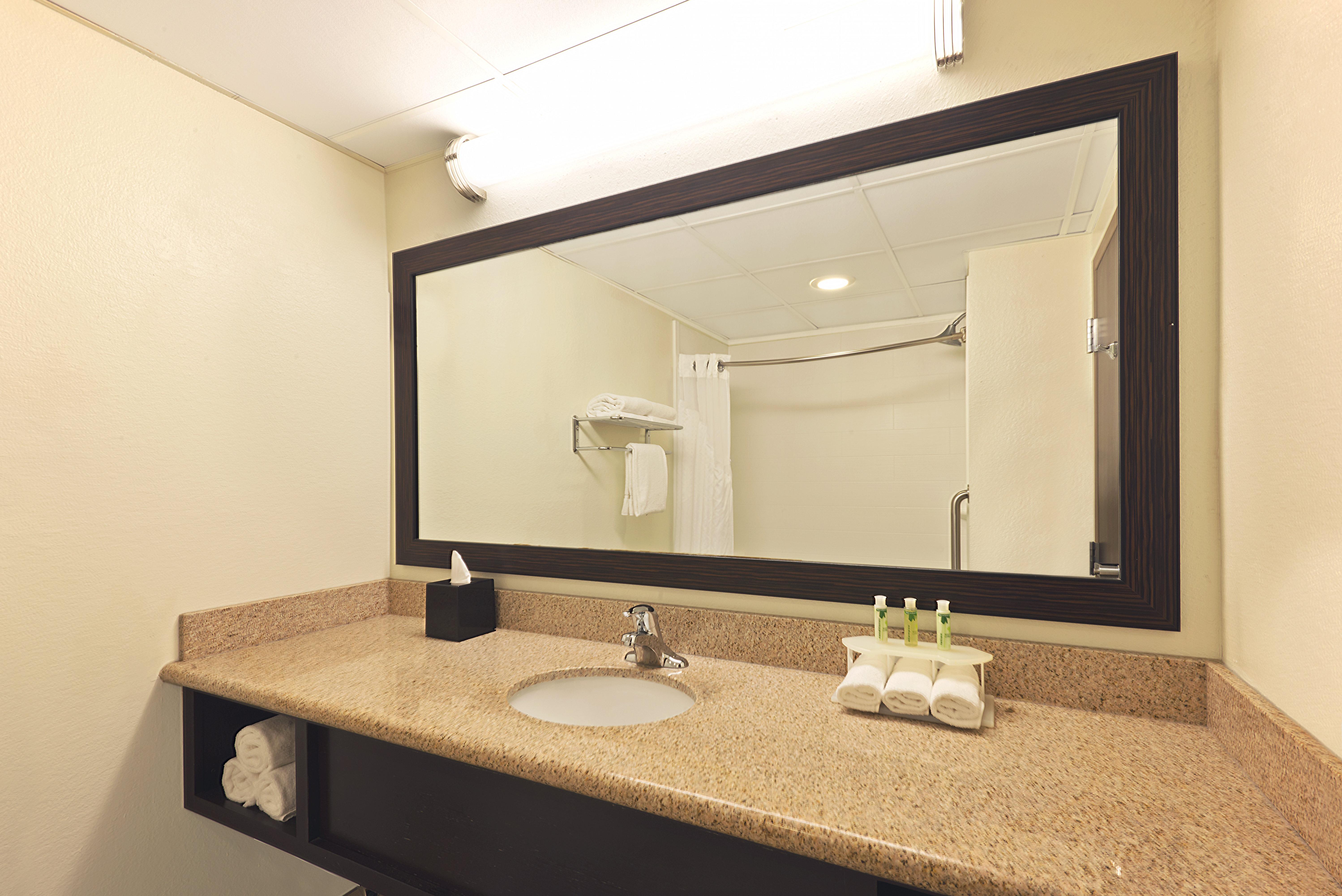 Holiday Inn Express Hotel & Suites Colby By Ihg Экстерьер фото