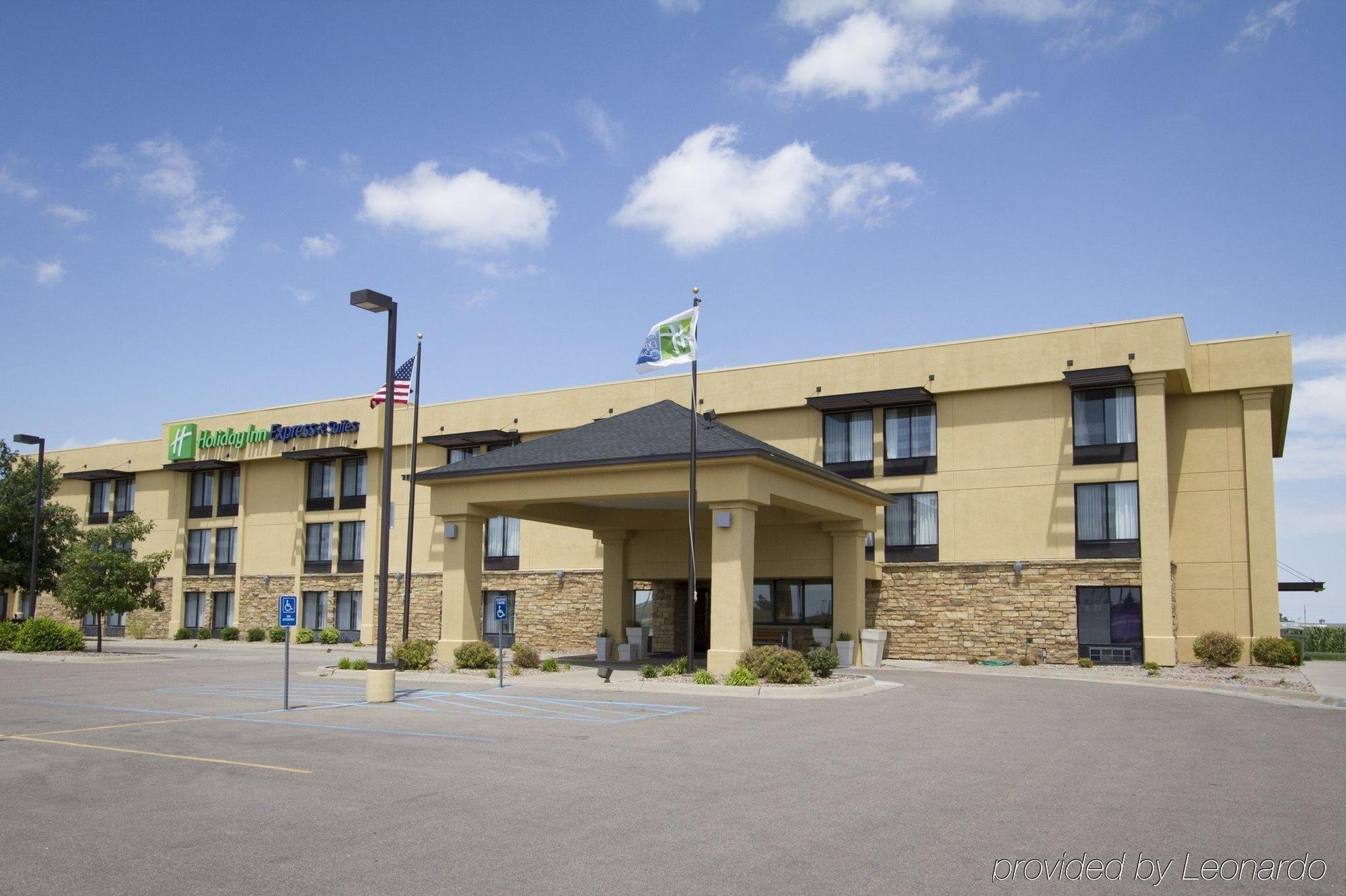 Holiday Inn Express Hotel & Suites Colby By Ihg Экстерьер фото
