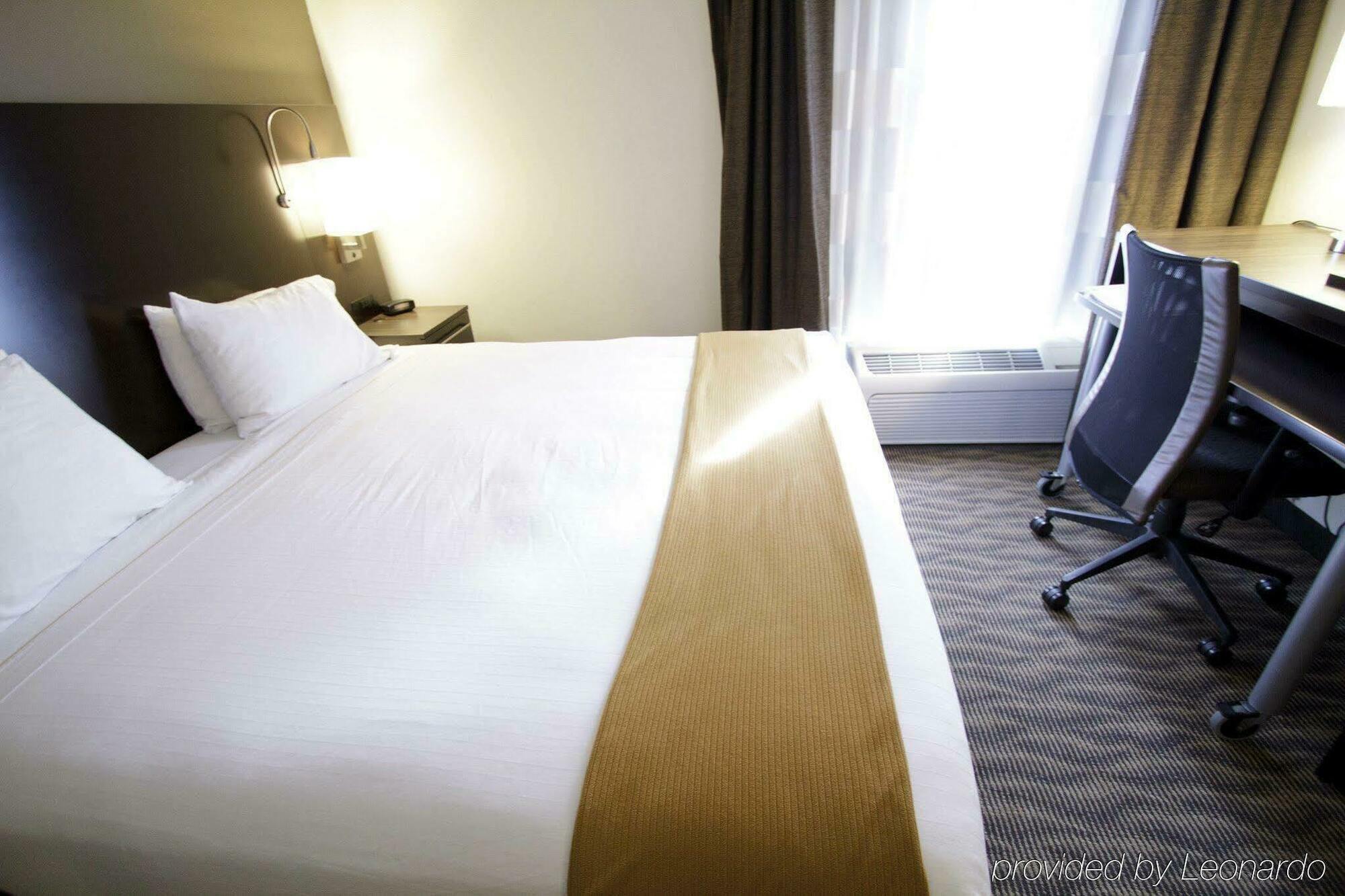 Holiday Inn Express Hotel & Suites Colby By Ihg Экстерьер фото
