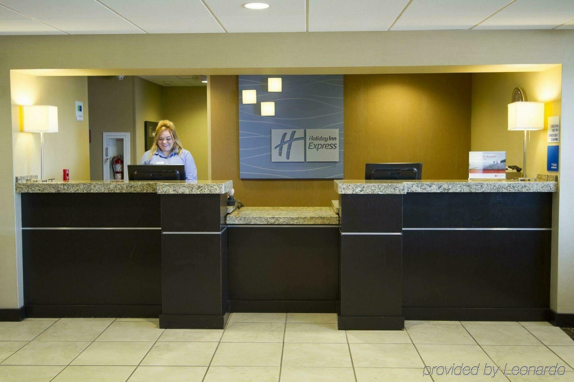 Holiday Inn Express Hotel & Suites Colby By Ihg Экстерьер фото