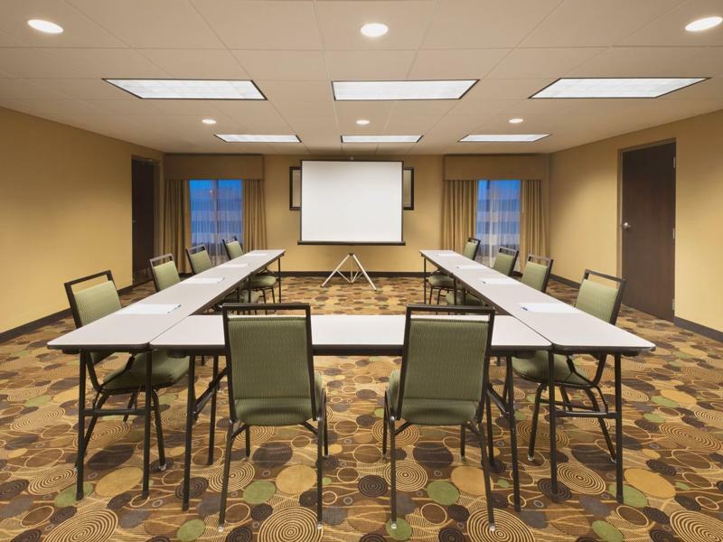 Holiday Inn Express Hotel & Suites Colby By Ihg Экстерьер фото