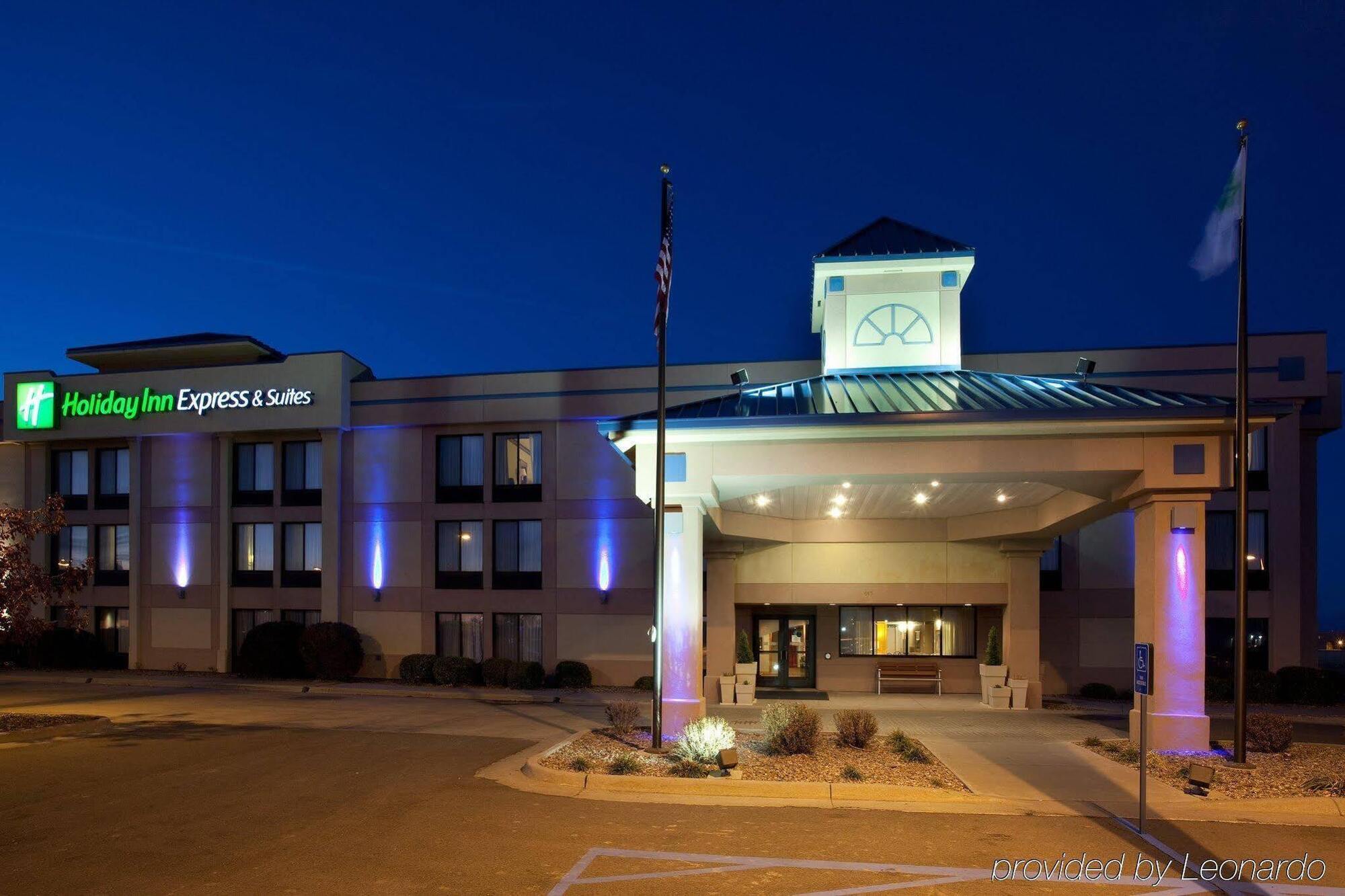 Holiday Inn Express Hotel & Suites Colby By Ihg Экстерьер фото