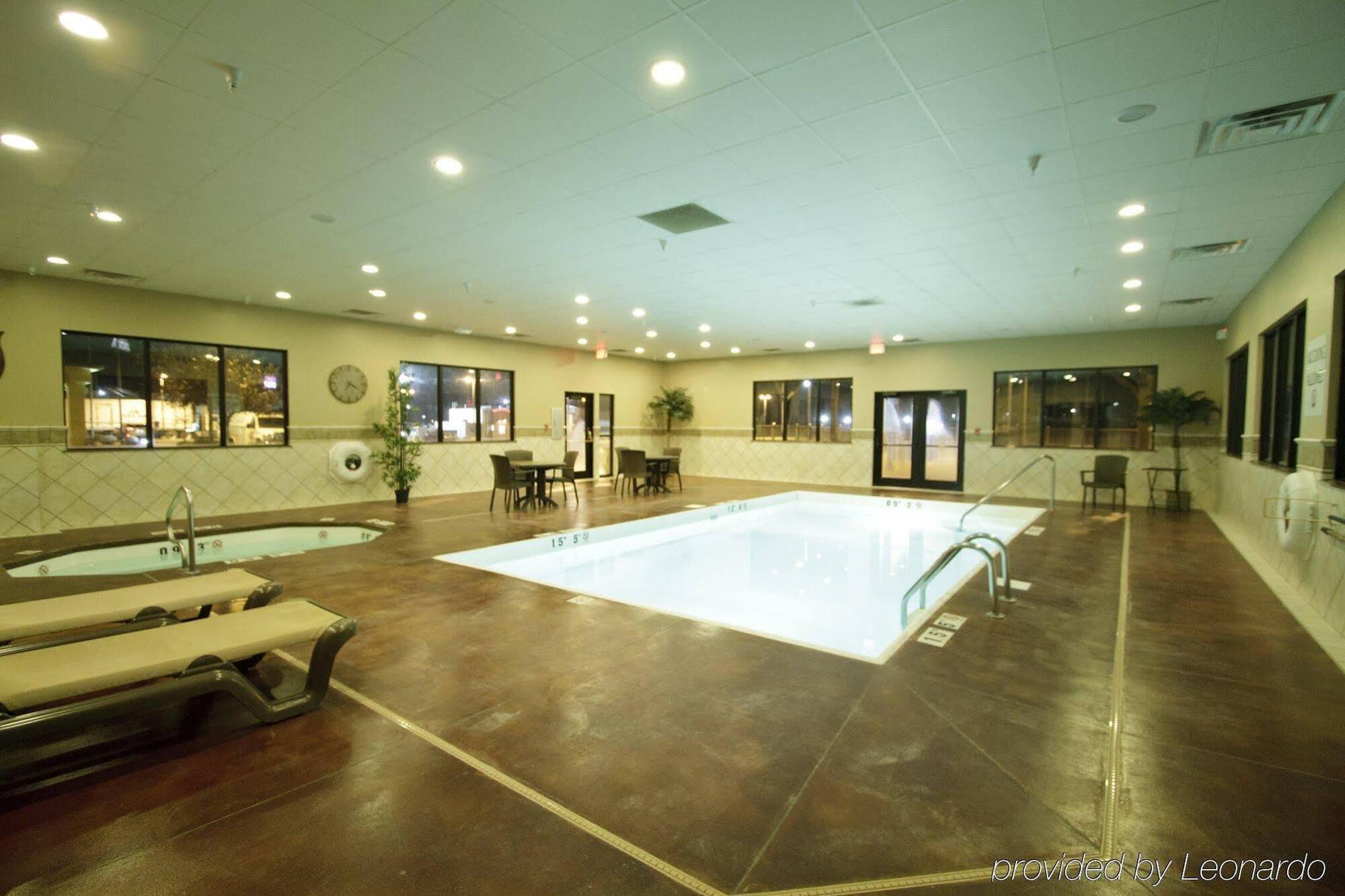 Holiday Inn Express Hotel & Suites Colby By Ihg Экстерьер фото