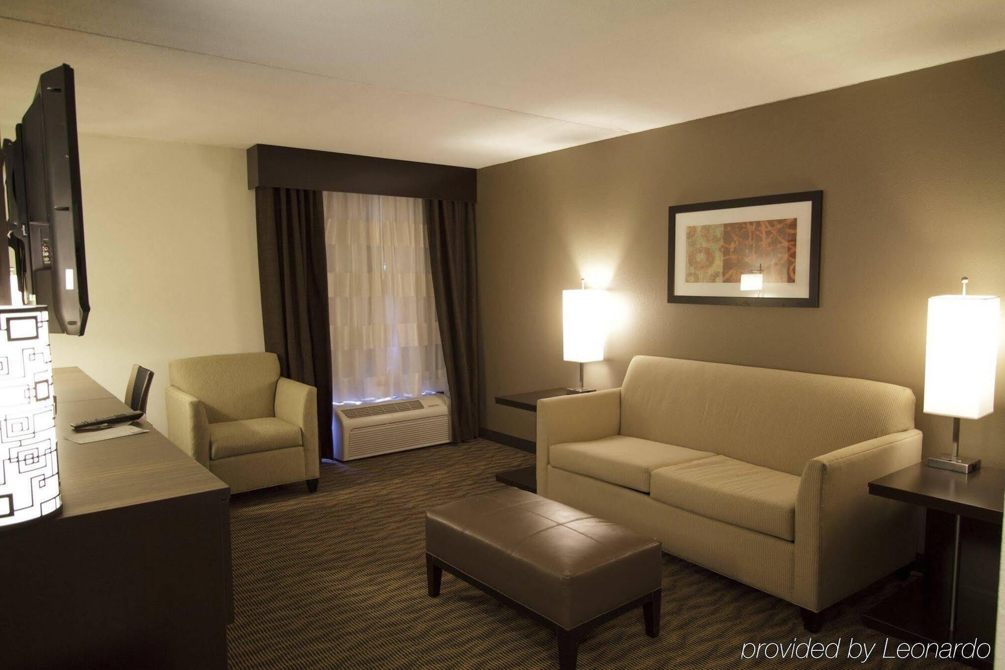 Holiday Inn Express Hotel & Suites Colby, An Ihg Hotel Экстерьер фото